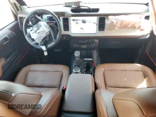 2024 Ford Bronco Heritage Limited Edition z VIN 1FMEE4GP4RLA74109, wystawiony jako Copart lot #56739705 z przebiegiem 6 656 mil mil oraz Szkoda całkowita • Salvage title. Historia ofert i sprzedaży dostępna na DreamBid. Obrazek 8.
