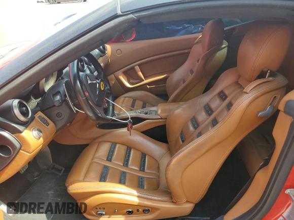 2012 Ferrari California z VIN ZFF65LJA0C0185161, wystawiony jako Copart lot #54987374 z przebiegiem 35 280 mil mil oraz . Historia ofert i sprzedaży dostępna na DreamBid. Obrazek 7.