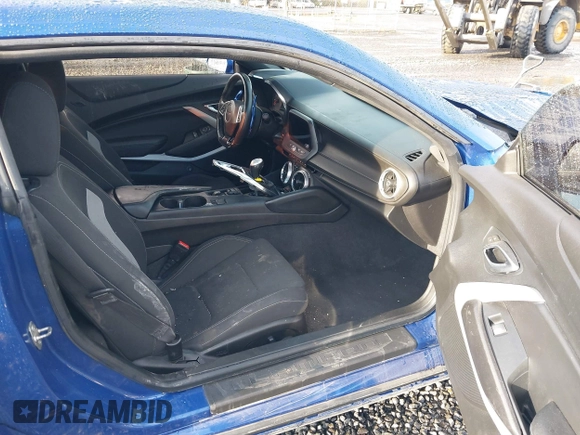 2019 Chevrolet Camaro 1SS z VIN 1G1FF1R74K0135606, wystawiony jako IAAI lot #41175313 z przebiegiem 64 034 mil mil oraz . Historia ofert i sprzedaży dostępna na DreamBid. Obrazek 5.
