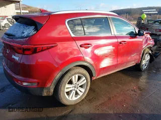 2018 Kia Sportage LX z VIN KNDPMCAC8J7360591, wystawiony jako IAAI lot #38685134 z przebiegiem 95 649 mil mil oraz . Historia ofert i sprzedaży dostępna na DreamBid. Obrazek 4.
