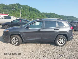 2016 Jeep Cherokee Altitude with VIN 1C4PJMCB0GW262916, listed as a IAAI auction lot 42392735 with 29,162 mi miles and . Bid and sale history available at DreamBid. Image 14.