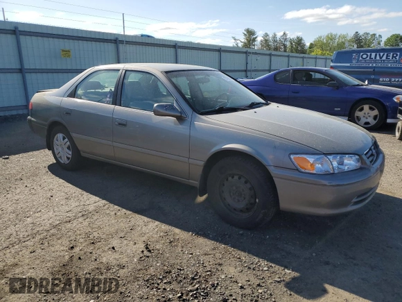 2000 Toyota Camry CE z VIN 4T1BG22K0YU692937, wystawiony jako Copart lot #57456985 z przebiegiem 116 617 mil mil oraz Szkoda całkowita • Salvage title. Historia ofert i sprzedaży dostępna na DreamBid. Obrazek 4.