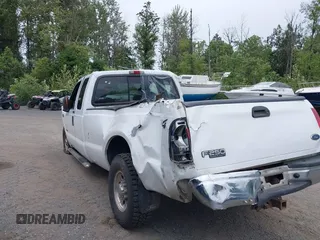 2004 Ford Super Duty F-250 XL with VIN 1FTNX21PX4EA25232, listed as a IAAI auction lot 39570173 with 246,165 mi miles. Bid and sale history available at carsss.com. Image 3.