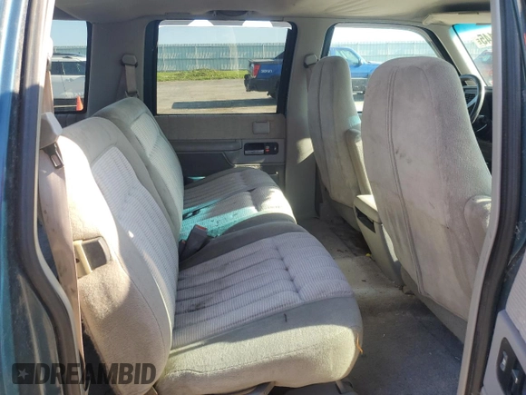 1994 GMC Suburban z VIN 1GKFK16K4RJ754534, wystawiony jako Copart lot #56044145 z przebiegiem 224 747 mil mil oraz Nie do naprawy • Non repairable. Historia ofert i sprzedaży dostępna na DreamBid. Obrazek 10.