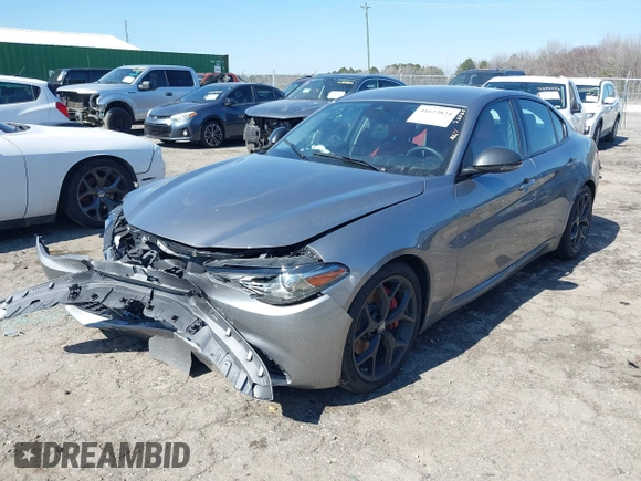 2020 Alfa Romeo Giulia z VIN ZARFAMAN2L7624764, wystawiony jako IAAI lot #41623824 z przebiegiem Nie podano mil oraz . Historia ofert i sprzedaży dostępna na DreamBid. Obrazek 17.
