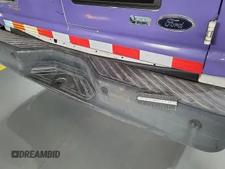2011 Ford Econoline Cargo Commercial z VIN 1FTNE2EL1BDA75677, wystawiony jako IAAI lot #42529976 z przebiegiem 179 581 mil mil oraz . Historia ofert i sprzedaży dostępna na DreamBid. Obrazek 1.