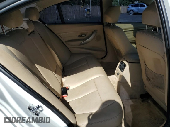 2012 BMW 3 Series 328i z VIN WBA3A5G54CNP16588, wystawiony jako Copart lot #52438505 z przebiegiem 185 499 mil mil oraz Szkoda całkowita • Salvage title. Historia ofert i sprzedaży dostępna na DreamBid. Obrazek 10.