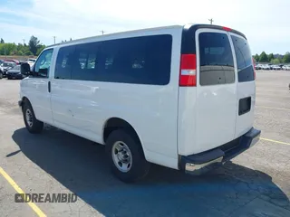 2020 Chevrolet Express Passenger z VIN 1GAWGFFGXL1155840, wystawiony jako IAAI lot #42207765 z przebiegiem 72 439 mil mil oraz . Historia ofert i sprzedaży dostępna na DreamBid. Obrazek 3.