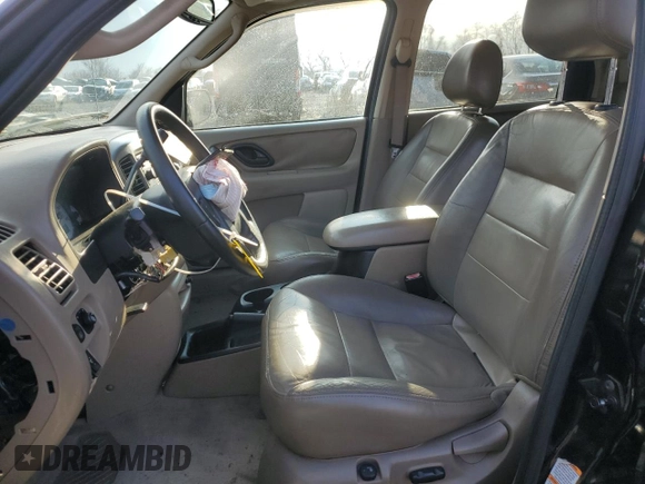2003 Ford Escape Limited with VIN 1FMCU94183KC75824, listed as a Copart auction lot 86476034 with 92,424 mi miles and Salvage Title. Bid and sale history available at carsss.com. Image 7.