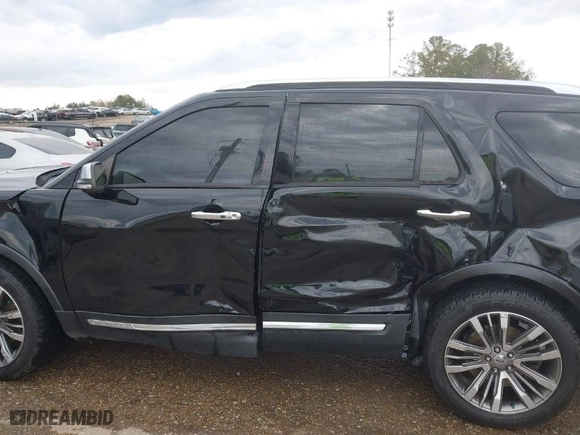 2017 Ford Explorer Platinum with VIN 1FM5K8HT9HGC91593, listed as a IAAI auction lot 41878996 with 121,932 mi miles. Bid and sale history available at carsss.com. Image 15.