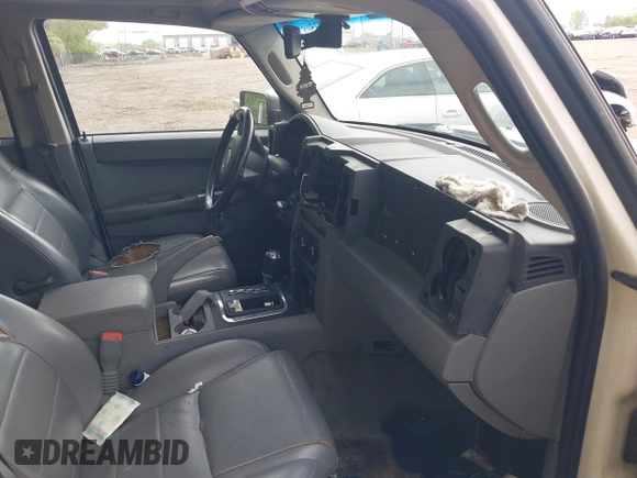 2007 Jeep Commander with VIN 1J8HG48N77C611652, listed as a IAAI auction lot 42144524 with 211,976 mi miles. Bid and sale history available at carsss.com. Image 5.