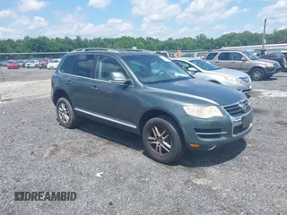 2008 Volkswagen Touareg V6 z VIN WVGBE77L68D005089, wystawiony jako IAAI lot #42522295 z przebiegiem 188 154 mil mil oraz . Historia ofert i sprzedaży dostępna na DreamBid. Obrazek 1.