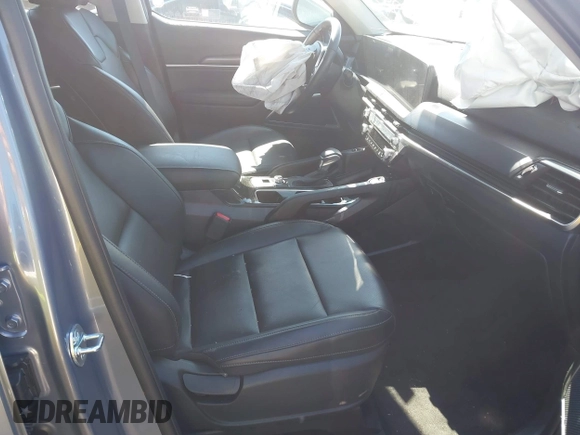 2025 Kia Telluride S with VIN 5XYP64GC6SG622930, listed as a IAAI auction lot 42643647 with 11,056 mi miles and . Bid and sale history available at DreamBid. Image 5.