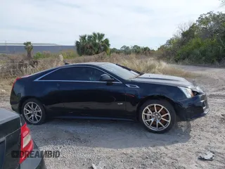 2013 Cadillac CTS-V z VIN 1G6DV1EP2D0167743, wystawiony jako IAAI lot #41450088 z przebiegiem 131 184 mil mil oraz . Historia ofert i sprzedaży dostępna na DreamBid. Obrazek 13.