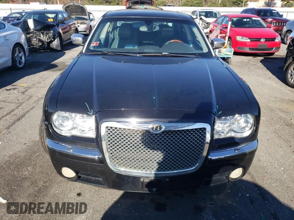 2005 Chrysler 300 300C AWD z VIN 2C3AK63H65H671814, wystawiony jako Copart lot #82867974 z przebiegiem 153 186 mil mil oraz Nie do naprawy. Historia ofert i sprzedaży dostępna na DreamBid. Obrazek 5.