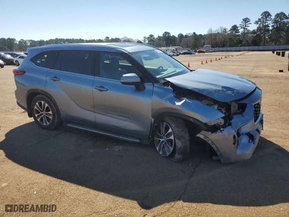 2021 Toyota Highlander XLE with VIN 5TDGZRAH1MS085088, listed as a Copart auction lot 46944205 with 69,506 mi miles and Salvage Title. Bid and sale history available at carsss.com. Image 4.