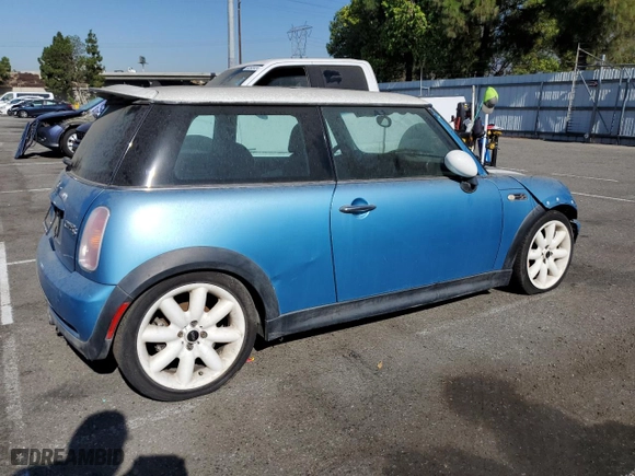 2004 MINI Cooper Hardtop S with VIN WMWRE334X4TD84365, listed as a Copart auction lot 67804884 with 0 mi miles and Clean Title. Bid and sale history available at carsss.com. Image 3.