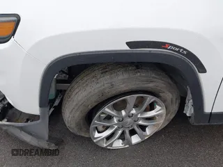 2021 Jeep Cherokee Latitude Lux z VIN 1C4PJMMX4MD221786, wystawiony jako IAAI lot #42432825 z przebiegiem 54 297 mil mil oraz . Historia ofert i sprzedaży dostępna na DreamBid. Obrazek 17.