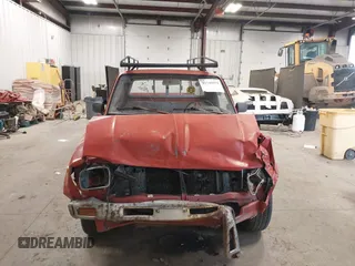 1983 Toyota Pickup z VIN JT4RN44R8D1137485, wystawiony jako IAAI lot #41741970 z przebiegiem 328 446 mil mil oraz . Historia ofert i sprzedaży dostępna na DreamBid. Obrazek 13.
