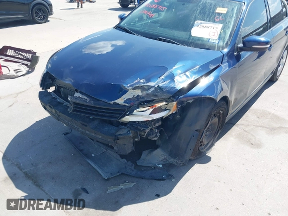 2014 Volkswagen Jetta SE z VIN 3VWD17AJ9EM402714, wystawiony jako IAAI lot #42088715 z przebiegiem 115 291 mil mil oraz . Historia ofert i sprzedaży dostępna na DreamBid. Obrazek 6.