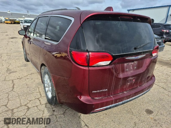 2020 Chrysler Pacifica Touring L z VIN 2C4RC1BG7LR136232, wystawiony jako IAAI lot #42019889 z przebiegiem 118 412 mil mil oraz . Historia ofert i sprzedaży dostępna na DreamBid. Obrazek 1.