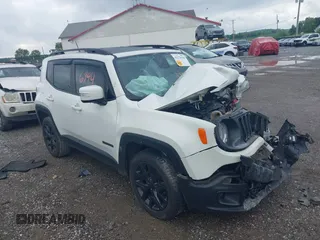 2017 Jeep Renegade Latitude z VIN ZACCJBBB5HPG63638, wystawiony jako IAAI lot #42176944 z przebiegiem 143 930 mil mil oraz . Historia ofert i sprzedaży dostępna na DreamBid. Obrazek 1.