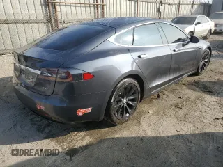 2017 Tesla Model S 100D z VIN 5YJSA1E27HF206144, wystawiony jako Copart lot #87453654 z przebiegiem Nie podano mil oraz Szkoda całkowita • Salvage title. Historia ofert i sprzedaży dostępna na DreamBid. Obrazek 3.