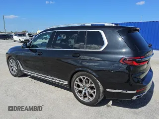 2024 BMW X7 xDrive40i z VIN 5UX23EM07R9V08996, wystawiony jako Copart lot #56997025 z przebiegiem 27 719 mil mil oraz Tytuł czysty. Historia ofert i sprzedaży dostępna na DreamBid. Obrazek 2.
