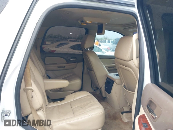 2009 GMC Yukon SLT w/4SA with VIN 1GKFK33049R153415, listed as a IAAI auction lot 41896770 with 182,256 mi miles. Bid and sale history available at carsss.com. Image 8.