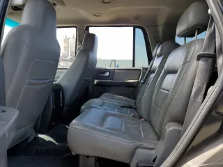 2003 Ford Expedition Special Service z VIN 1FMRU15W63LA55307, wystawiony jako Copart lot #63678485 z przebiegiem 312 125 mil mil oraz Czysty tytuł • Clean title. Historia ofert i sprzedaży dostępna na DreamBid. Obrazek 11.