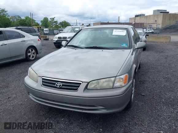 2001 Toyota Camry CE z VIN 4T1BG22K01U028448, wystawiony jako IAAI lot #42324384 z przebiegiem 190 325 mil mil oraz . Historia ofert i sprzedaży dostępna na DreamBid. Obrazek 6.