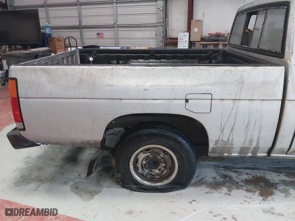 1993 Nissan Trucks 2WD with VIN 1N6SD11S7PC323101, listed as a IAAI auction lot 41515027 with 178,818 mi miles. Bid and sale history available at carsss.com. Image 6.
