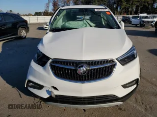 2020 Buick Encore Essence z VIN KL4CJGSB7LB069627, wystawiony jako Copart lot #85855744 z przebiegiem 116 304 mil mil oraz Szkody całkowita. Historia ofert i sprzedaży dostępna na DreamBid. Obrazek 5.