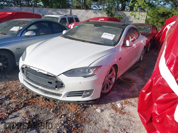 2016 Tesla Model S 90D with VIN 5YJSA1E21GF128460, listed as a IAAI auction lot 40733920 with 89,846 mi miles and . Bid and sale history available at DreamBid. Image 2.