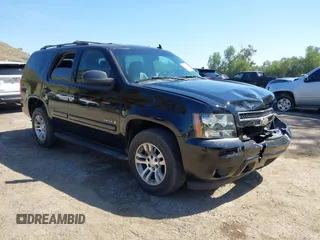 2007 Chevrolet Tahoe LT z VIN 1GNFC13067J381397, wystawiony jako IAAI lot #42021684 z przebiegiem 141 333 mil mil oraz . Historia ofert i sprzedaży dostępna na DreamBid. Obrazek 1.