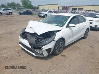 2023 Kia Forte LXS z VIN 3KPF24AD6PE611746, wystawiony jako IAAI lot #42427246 z przebiegiem 56 552 mil mil oraz . Historia ofert i sprzedaży dostępna na DreamBid. Obrazek 17.