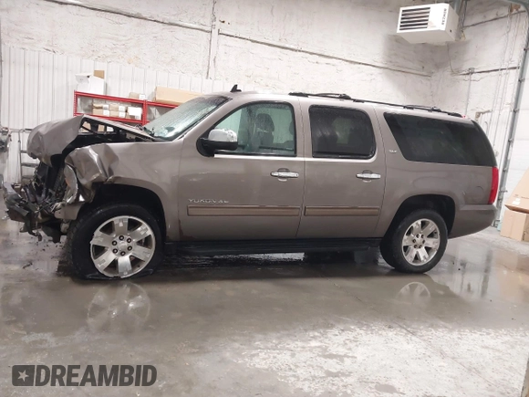 2014 GMC Yukon XL SLT with VIN 1GKS2KE76ER166776, listed as a IAAI auction lot 41056887 with 206,773 mi miles. Bid and sale history available at carsss.com. Image 14.