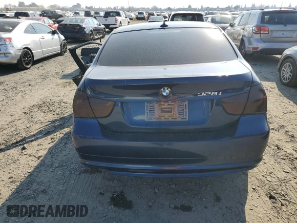 2011 BMW 3 Series 328i xDrive with VIN WBAPK7C52BF085932, listed as a Copart auction lot 43279515 with 0 mi miles and Salvage Title. Bid and sale history available at carsss.com. Image 6.