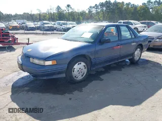 1997 Oldsmobile Cutlass Supreme S z VIN 1G3WH52M3VF338576, wystawiony jako IAAI lot #40573770 z przebiegiem 105 806 mil mil oraz . Historia ofert i sprzedaży dostępna na DreamBid. Obrazek 2.