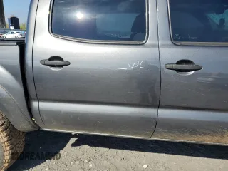 2013 Toyota Tacoma z VIN 3TMLU4EN0DM129808, wystawiony jako Copart lot #50353125 z przebiegiem 231 750 mil mil oraz Szkoda całkowita • Salvage title. Historia ofert i sprzedaży dostępna na DreamBid. Obrazek 12.
