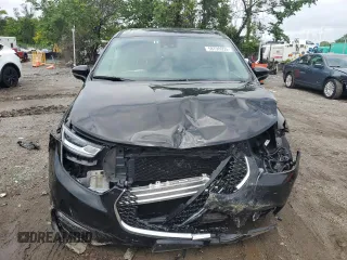 2024 Chrysler Pacifica Hybrid Select with VIN 2C4RC1S7XRR130577, listed as a Copart auction lot 58790055 with 30,530 mi miles and Clean title. Bid and sale history available at DreamBid. Image 5.