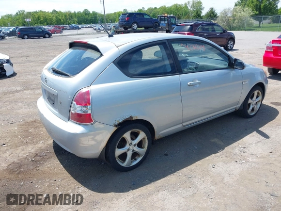 2007 Hyundai Accent SE z VIN KMHCN36C67U007308, wystawiony jako IAAI lot #42312114 z przebiegiem 105 096 mil mil oraz . Historia ofert i sprzedaży dostępna na DreamBid. Obrazek 4.