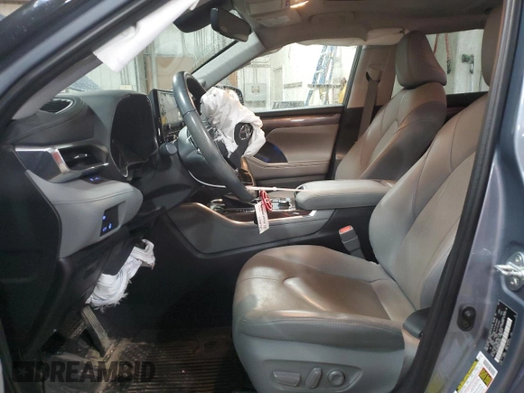 2021 Toyota Highlander Limited z VIN 5TDDZRBH0MS135769, wystawiony jako Copart lot #57762085 z przebiegiem 68 456 mil mil oraz Szkoda całkowita • Salvage title. Historia ofert i sprzedaży dostępna na DreamBid. Obrazek 7.