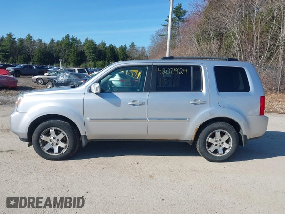 2011 Honda Pilot Touring with VIN 5FNYF4H96BB012122, listed as a IAAI auction lot 42071924 with 211,000 mi miles. Bid and sale history available at carsss.com. Image 14.