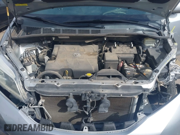 2015 Toyota Sienna XLE with VIN 5TDYK3DC2FS640204, listed as a IAAI auction lot 41772349 with 104,156 mi miles. Bid and sale history available at carsss.com. Image 10.