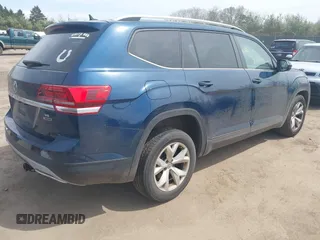 2018 Volkswagen Atlas SE with VIN 1V2KR2CA8JC575136, listed as a IAAI auction lot 42145011 with 139,107 mi miles and . Bid and sale history available at DreamBid. Image 4.