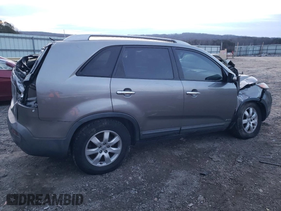 2013 Kia Sorento LX with VIN 5XYKTDA24DG368043, listed as a Copart auction lot 42010575 with 160,825 mi miles and Salvage Title. Bid and sale history available at carsss.com. Image 3.