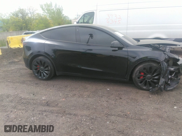 2022 Tesla Model Y Performance with VIN 7SAYGDEF6NF530388, listed as a IAAI auction lot 39253462 with 21,393 mi miles and . Bid and sale history available at DreamBid. Image 12.
