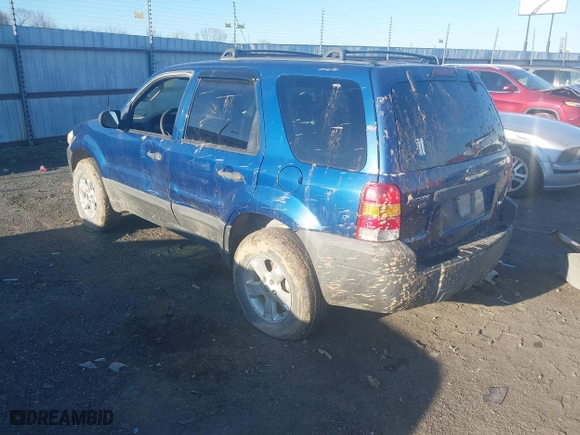 2007 Ford Escape XLT with VIN 1FMYU93117KA03886, listed as a IAAI auction lot 41783932 with 251,969 mi miles. Bid and sale history available at carsss.com. Image 3.