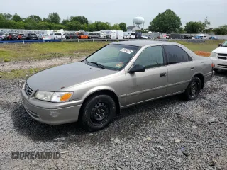 2000 Toyota Camry LE z VIN 4T1BF22K2YU100313, wystawiony jako Copart lot #58134825 z przebiegiem 177 164 mil mil oraz Szkoda całkowita • Salvage title. Historia ofert i sprzedaży dostępna na DreamBid. Obrazek 1.